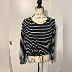 Forever 21 cropped top pull over ties on waist‎